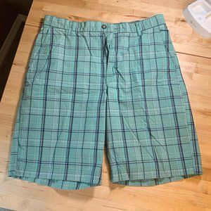 Izod Men's Shorts - Size 34
